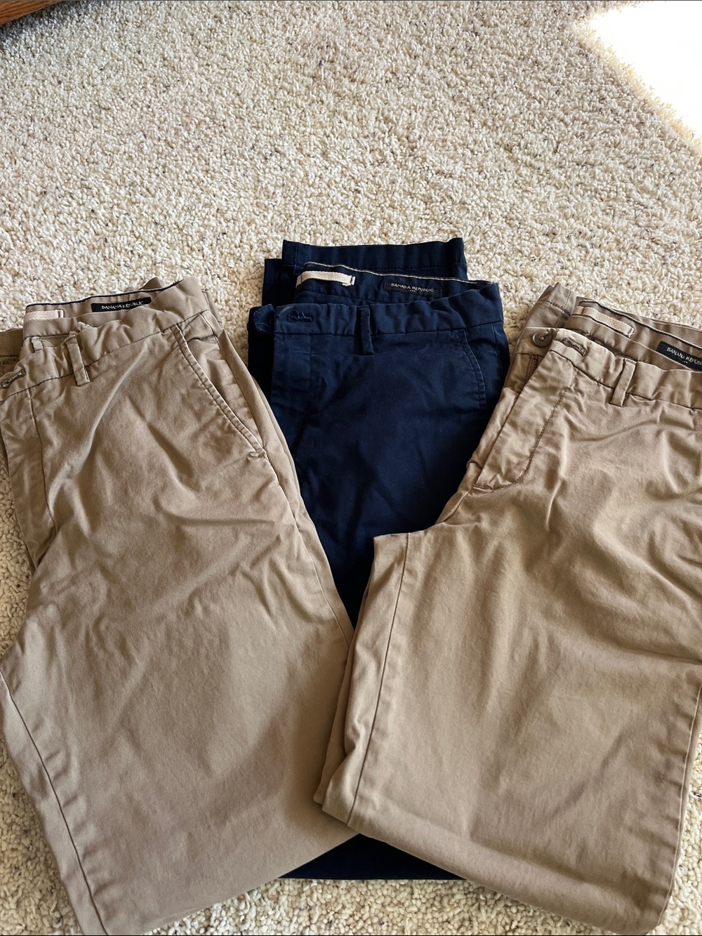 Banana Republic “Lived-In Chino” Straight Fit Pants Bundle Men’s 32x34 – 3 Pairs